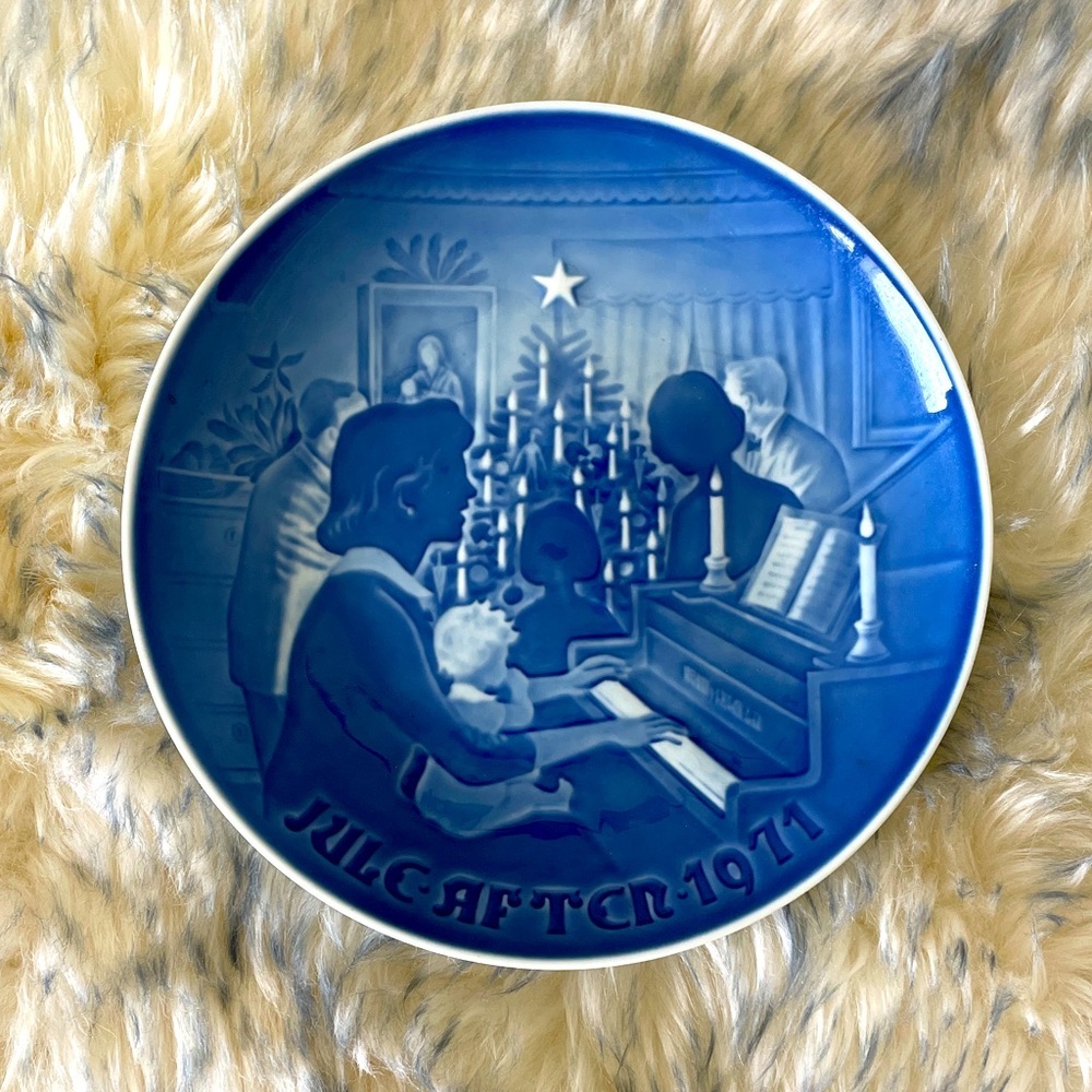 Bing & Grondahl Christmas At Home 1971 Porcelain Plate Denmark Jul i hjemmet